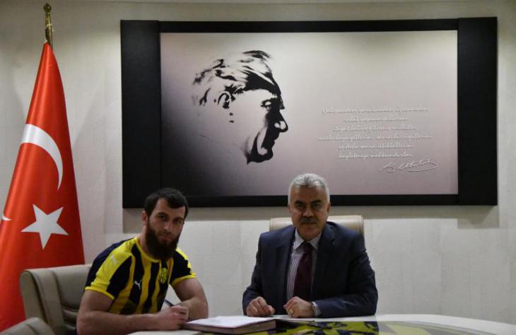 Заур Садаев стал игроком турецкого Анкарагюджю; Садаев ушёл из Ахмата в аренду в Турцию