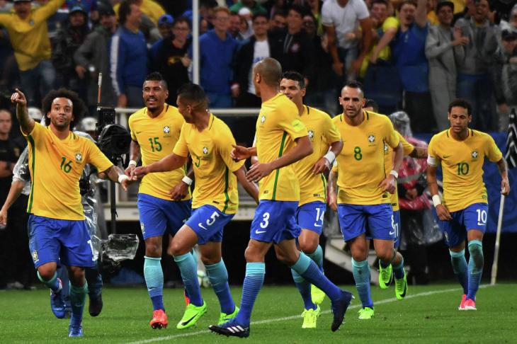 Бразилия обыграла Парагвай и оформила путевку на ЧМ-2018