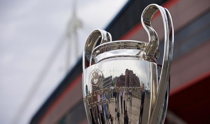 Победителей Лиги чемпионов и Лиги Европы будут награждать прямо на поле