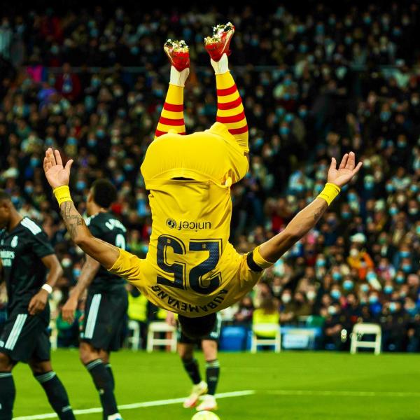 Нападающий «Барселоны» Пьер-Эмерик Обамеянг поразив ворота «Реала», установил рекорд. 