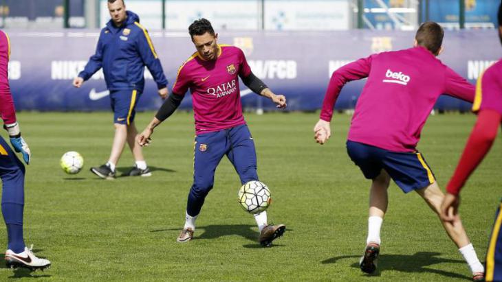 «Барселона»: Адриано получил травму бедра