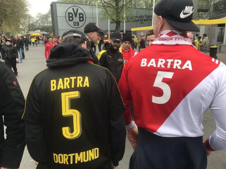 Фанаты Боруссии и Монако поддержали Марка Бартру