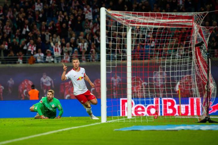Вилли Орбан все семь мячей в Бундеслиге забил после стандартных положений