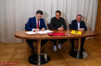 Официально: «Рубин» продлил контракт с Рыжиковым