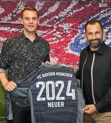 Официально: Нойер продлил контракт с «Баварией»
