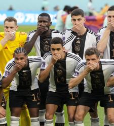 Трения в сборной Германии: игроки не были едины перед акцией с закрытыми ртами